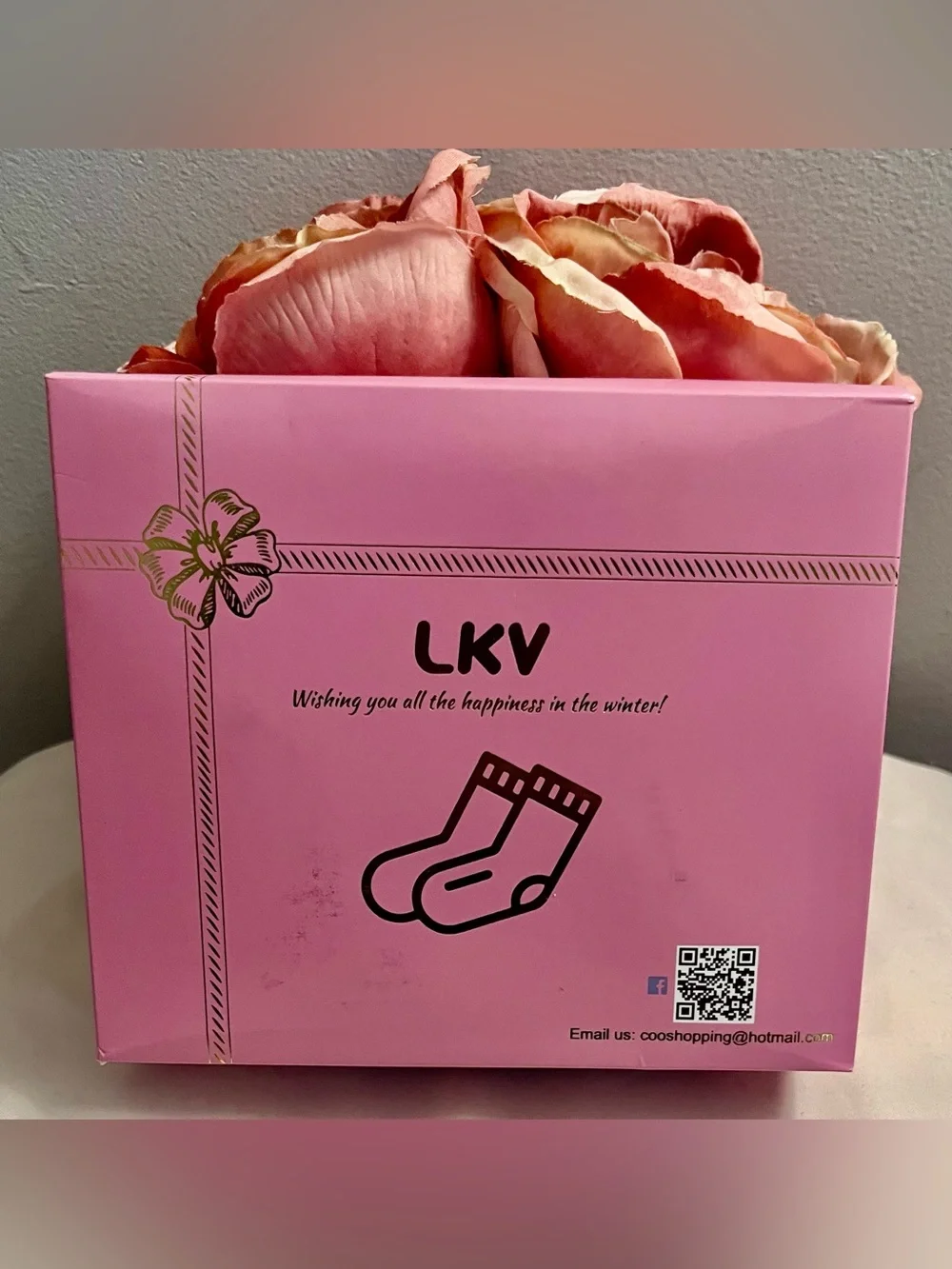 LKV NWT Women’s Cozy and Thick Holiday crew socks with trendy patterns. ONE SIZE